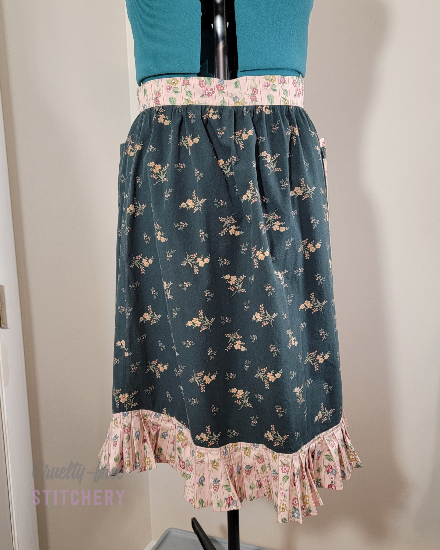 Kelly Green with Pink Floral Ruffle Half Apron (M-XL)