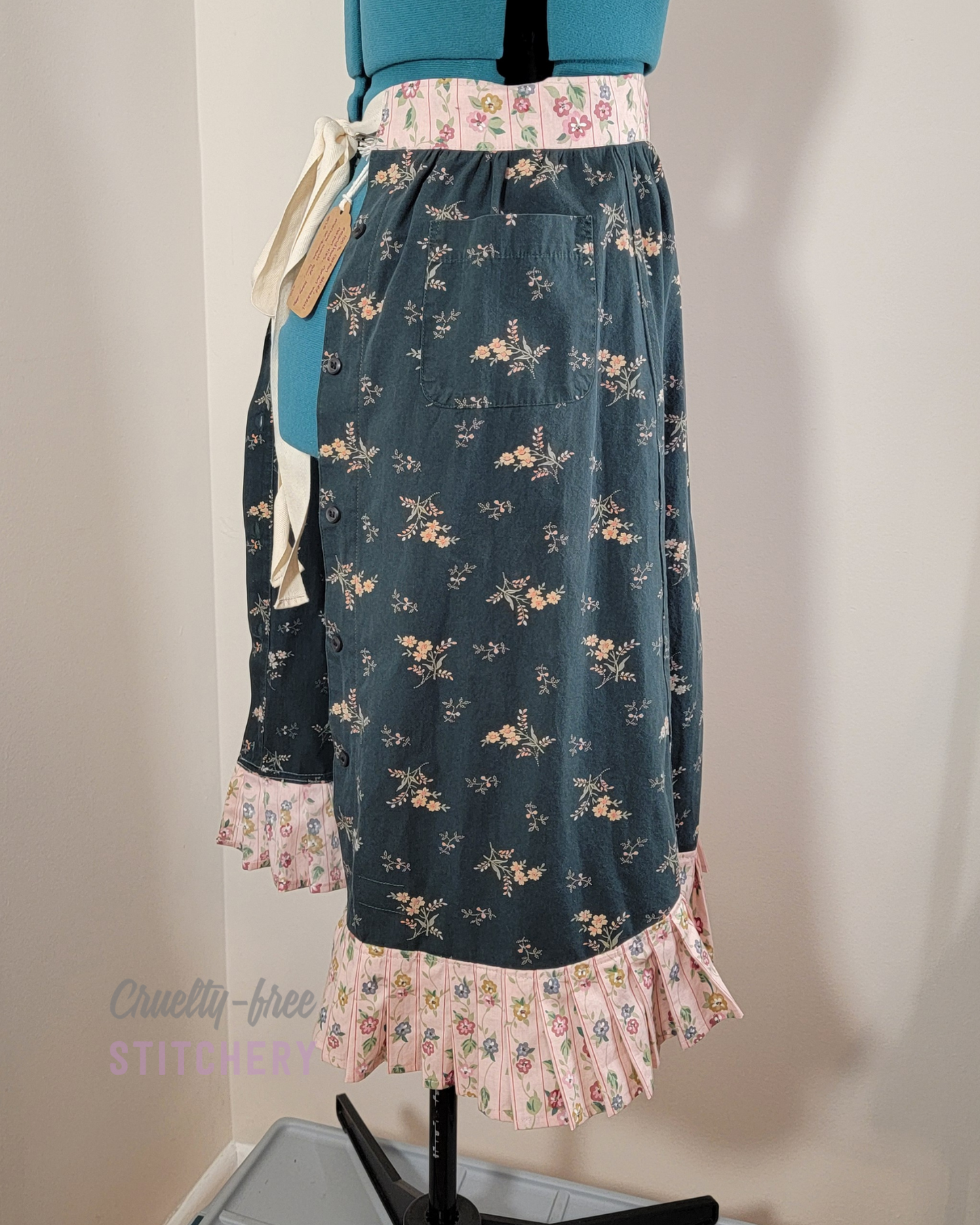 Kelly Green with Pink Floral Ruffle Half Apron (M-XL)