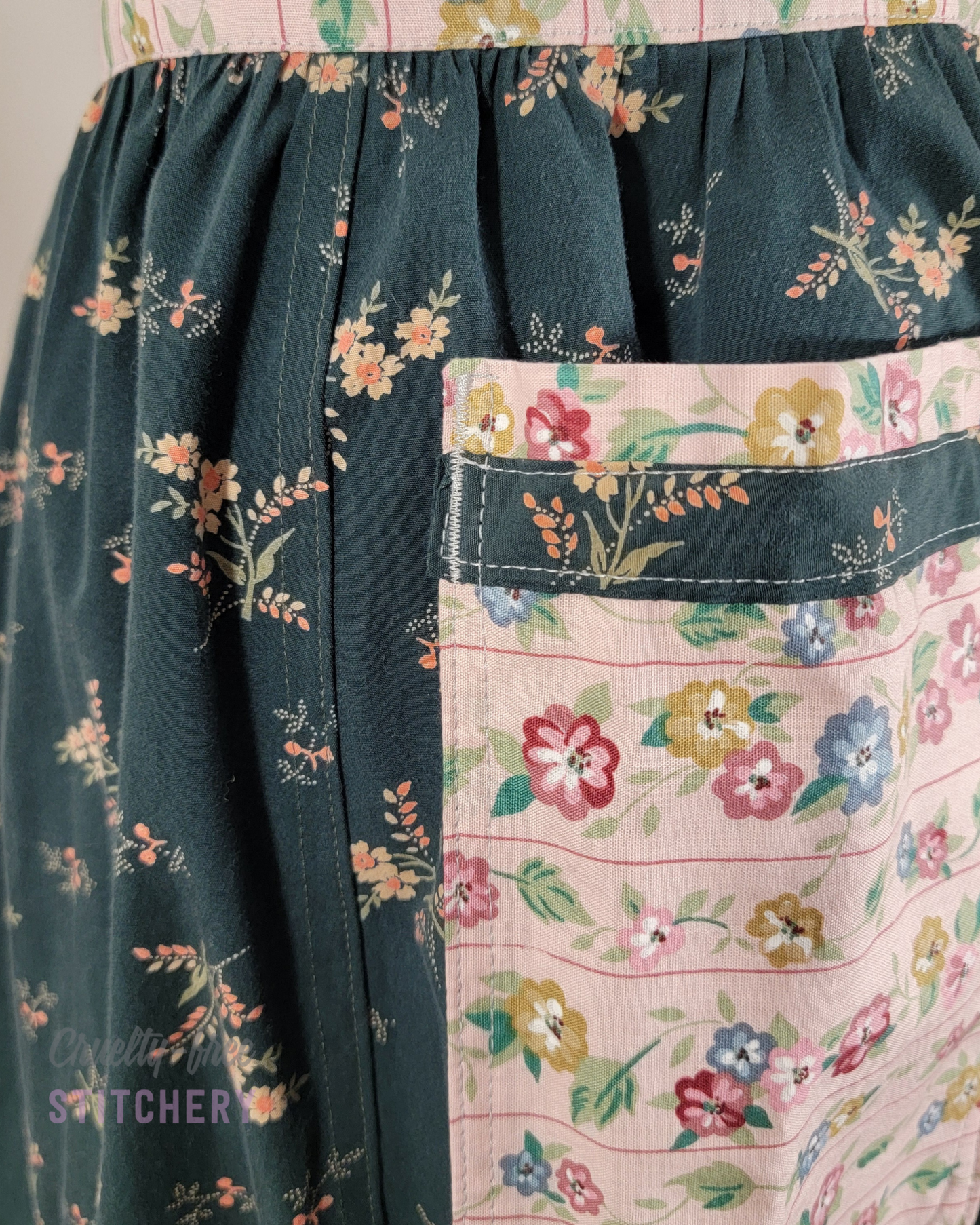 Kelly Green with Pink Floral Ruffle Half Apron (M-XL)