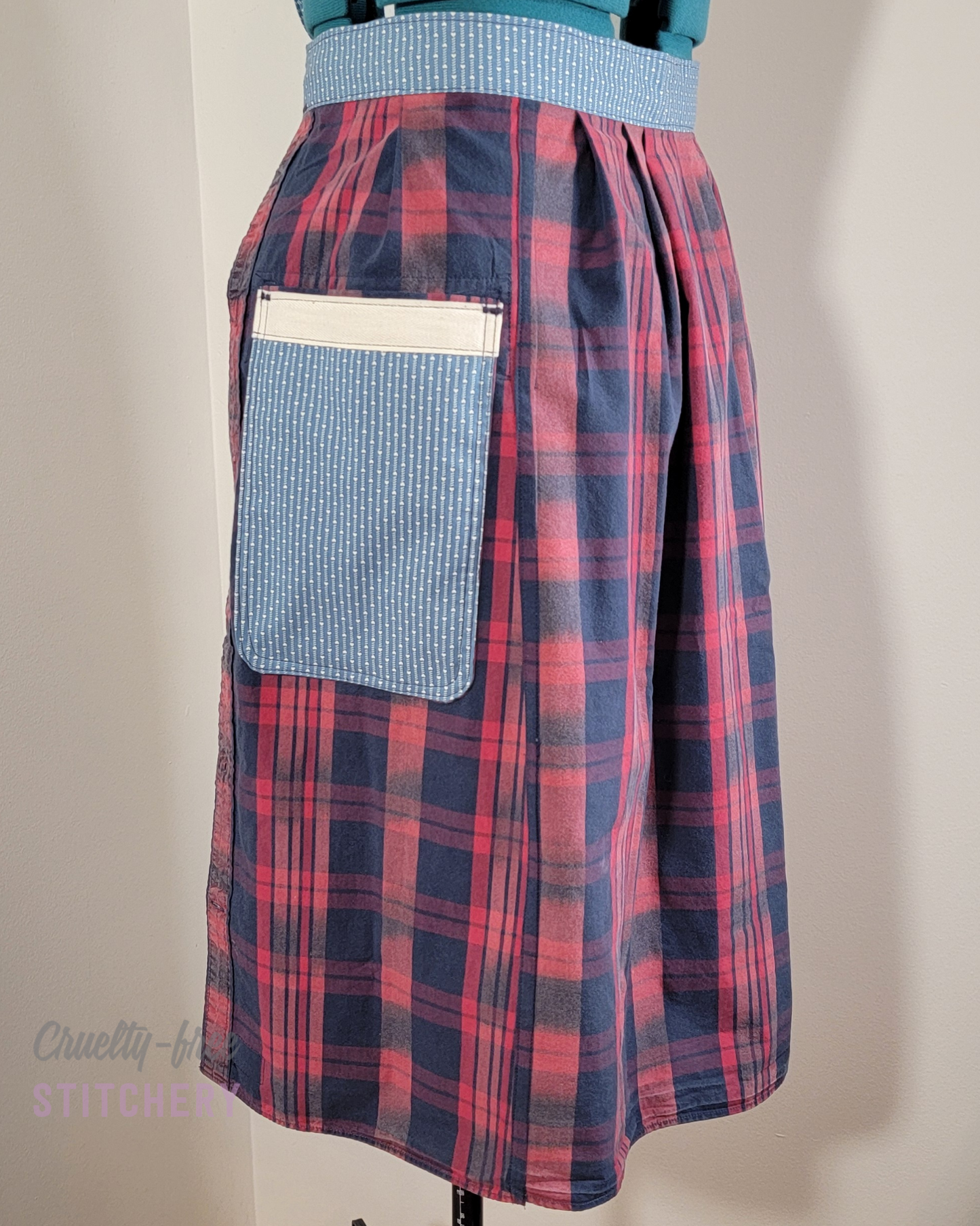 Red and Blue Tiny Hearts Half Apron (XS-M)