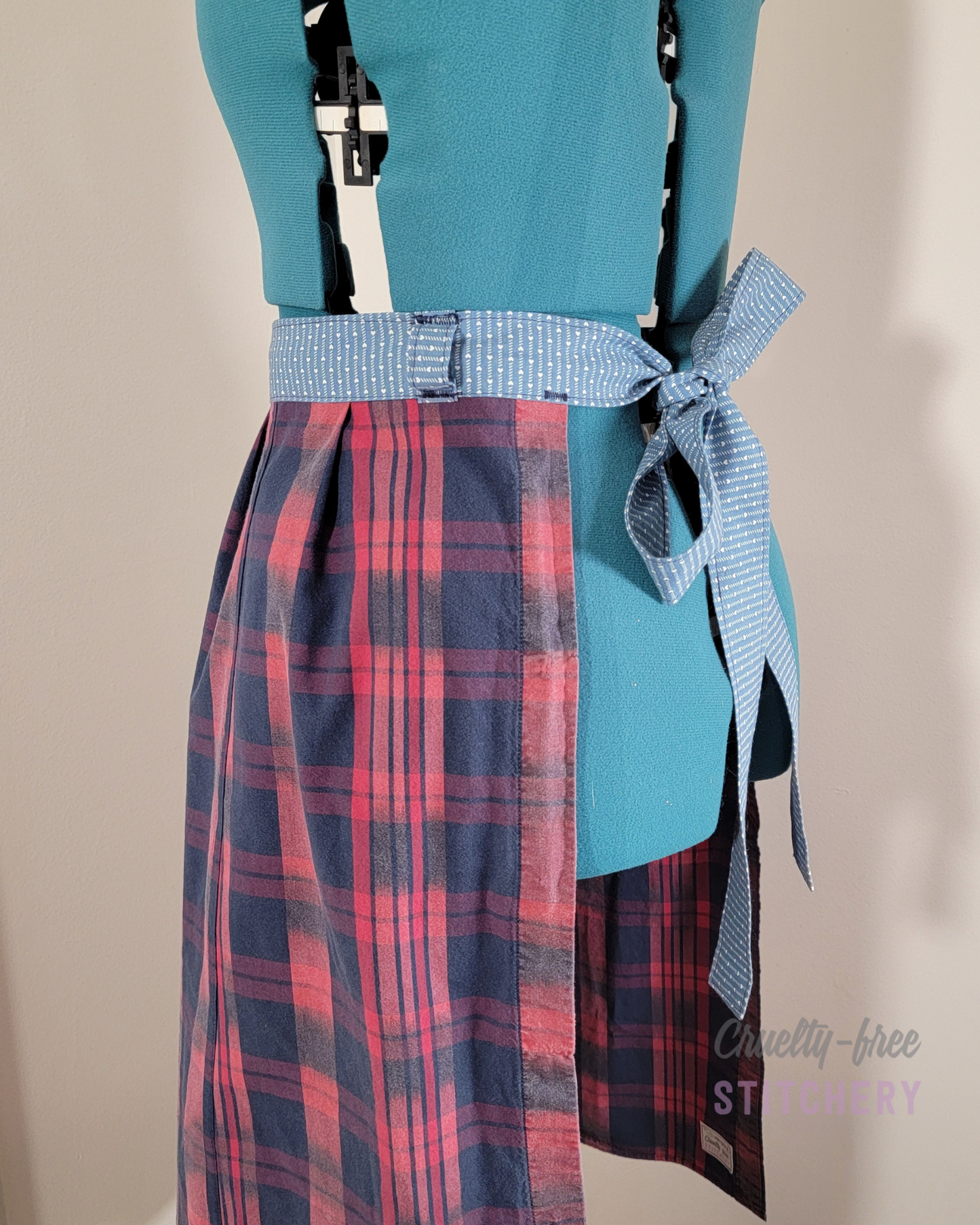Red and Blue Tiny Hearts Half Apron (XS-M)
