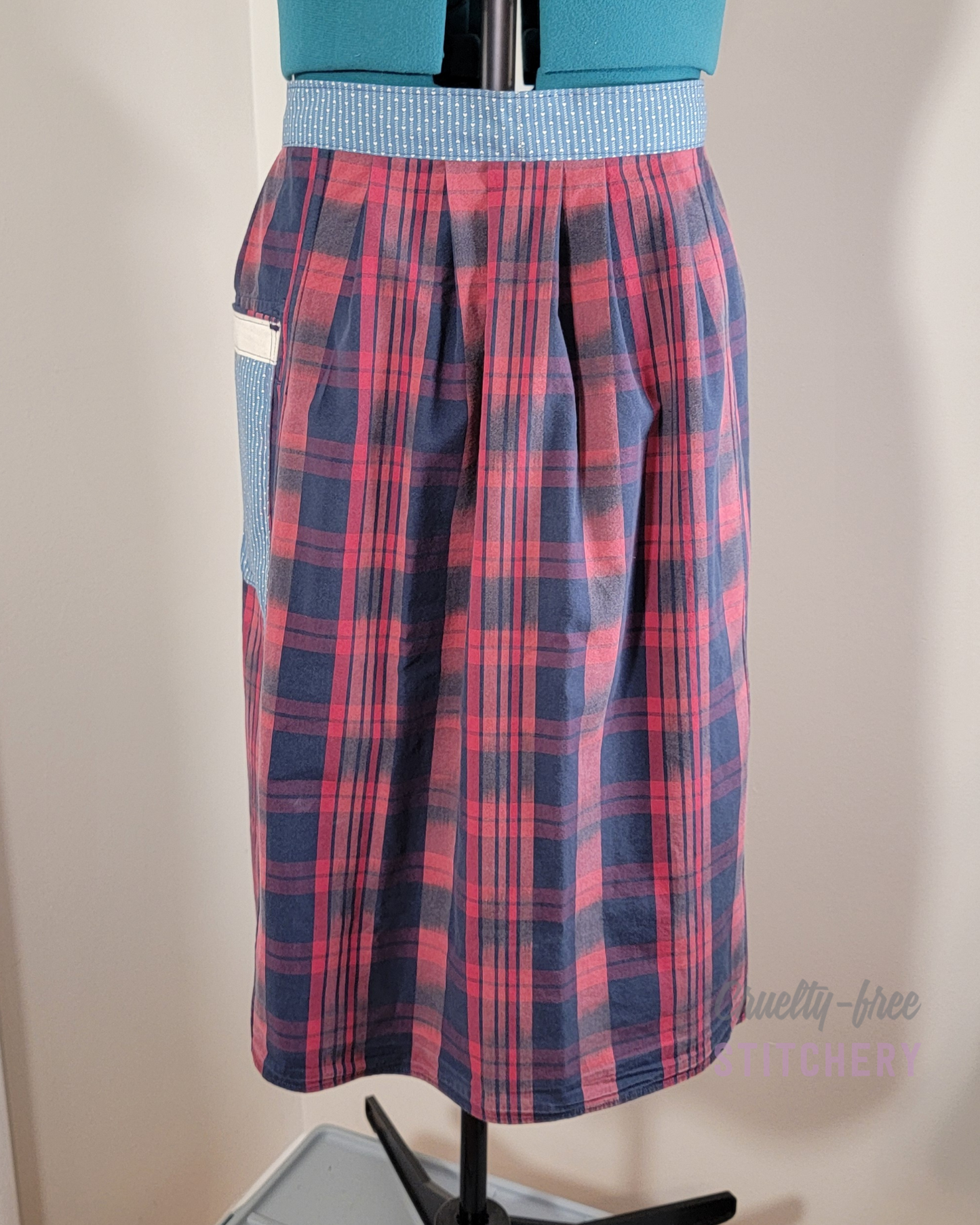 Red and Blue Tiny Hearts Half Apron (XS-M)