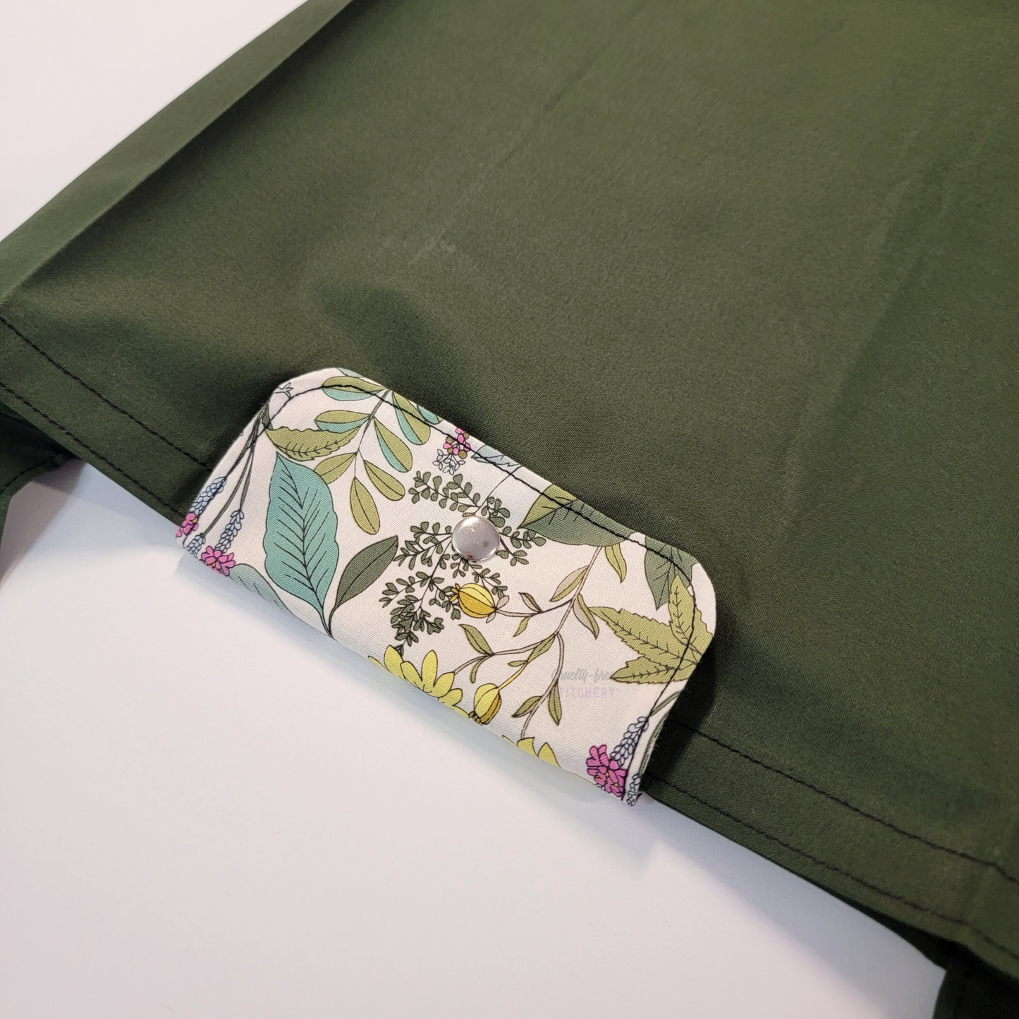 The flap also snaps to the top of the bag to close it while in use.