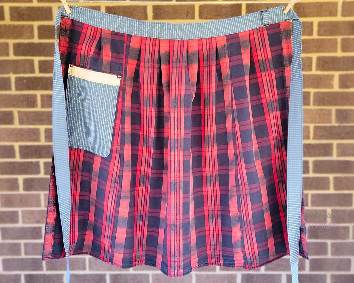 Red and Blue Tiny Hearts Half Apron (XS-M)
