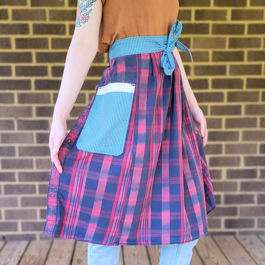 Red and Blue Tiny Hearts Half Apron (XS-M)