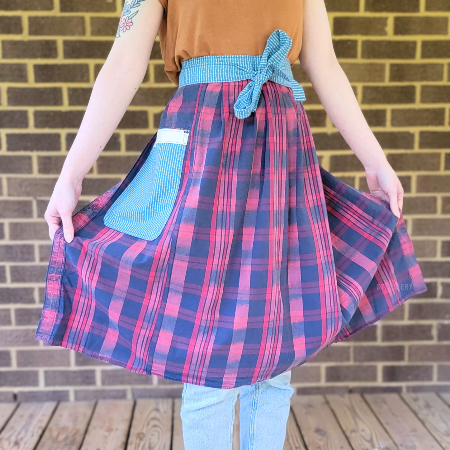 Red and Blue Tiny Hearts Half Apron (XS-M)