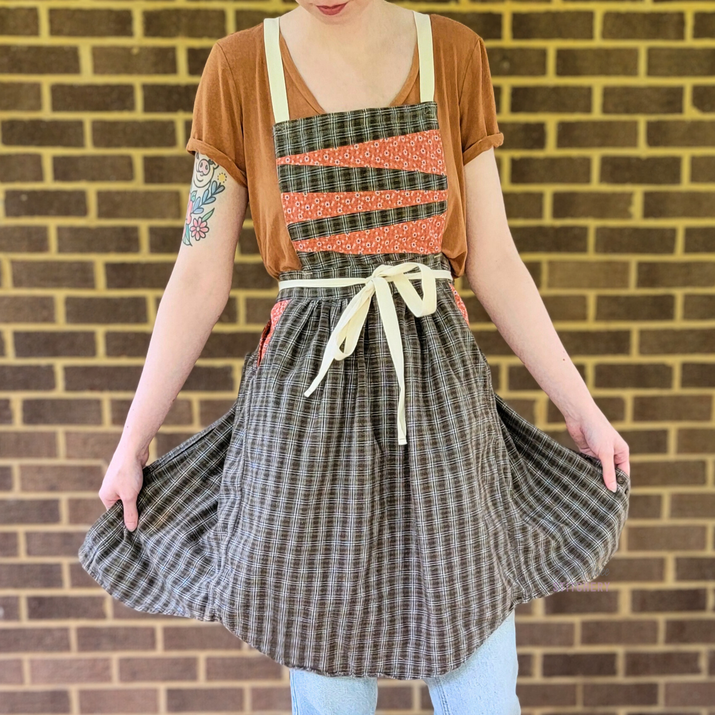 Olive Plaid Pit Pocket Pinafore Apron (S-L)