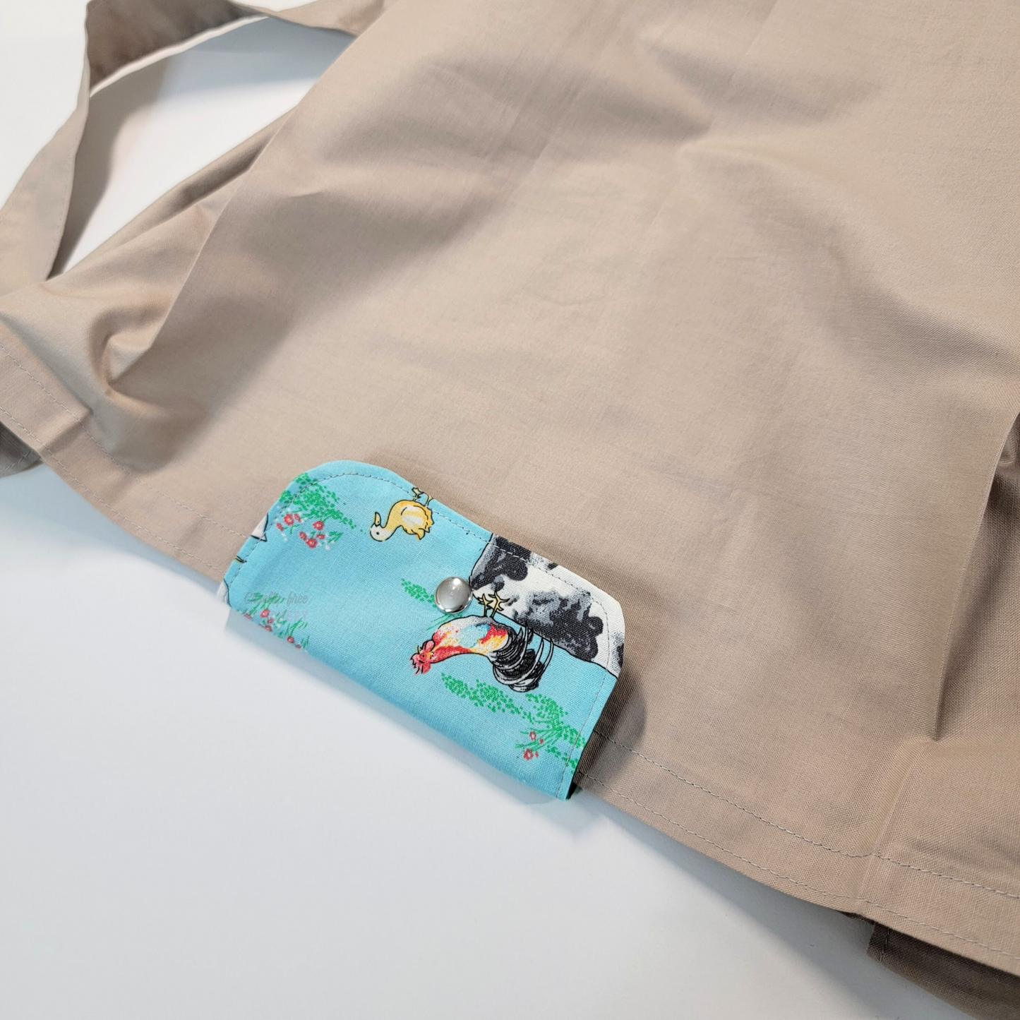 The flap also snaps to the top of the bag to close it while in use.