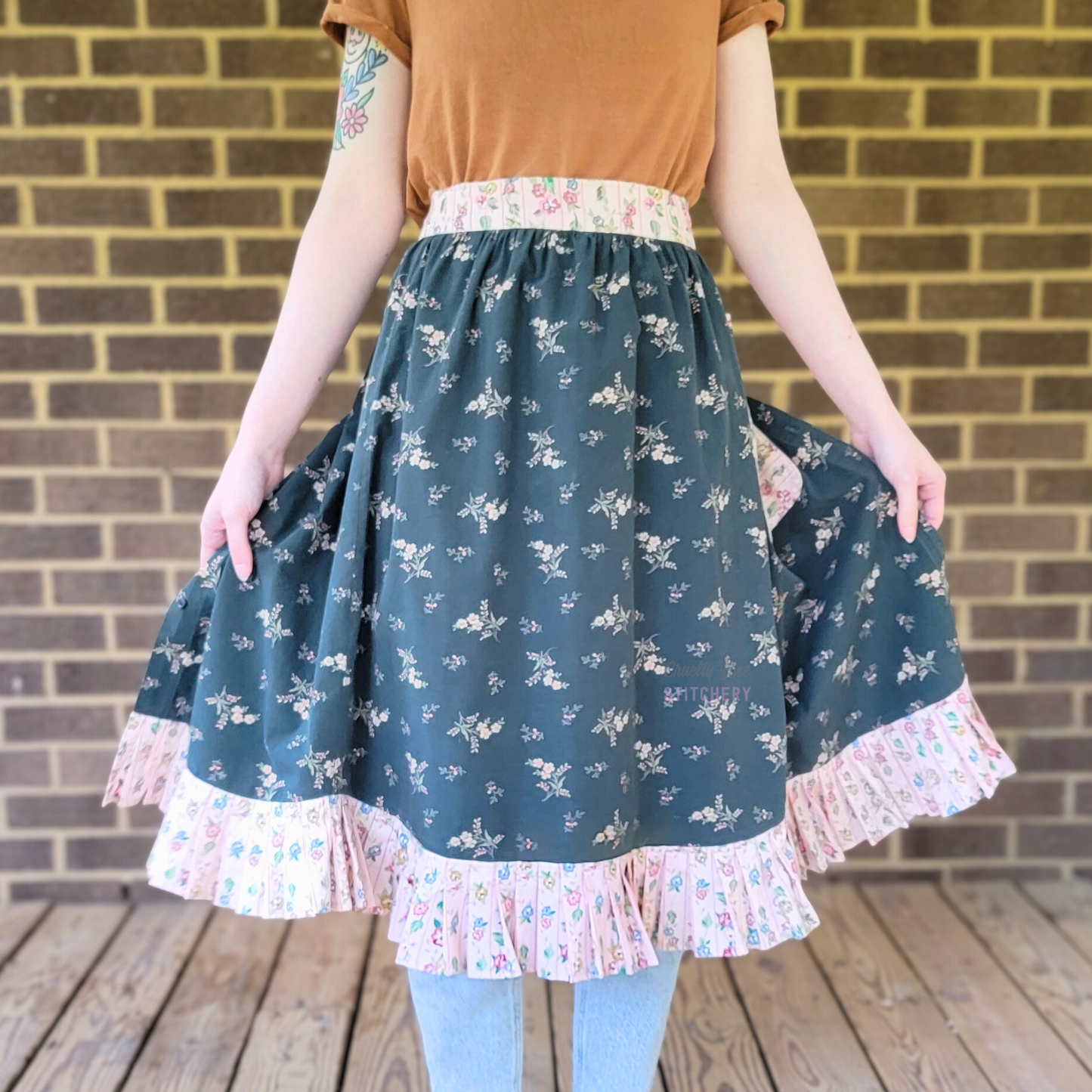 Kelly Green with Pink Floral Ruffle Half Apron (M-XL)