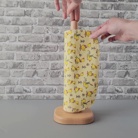 Unrolling a Ducklings and Bees NonPaper Towel