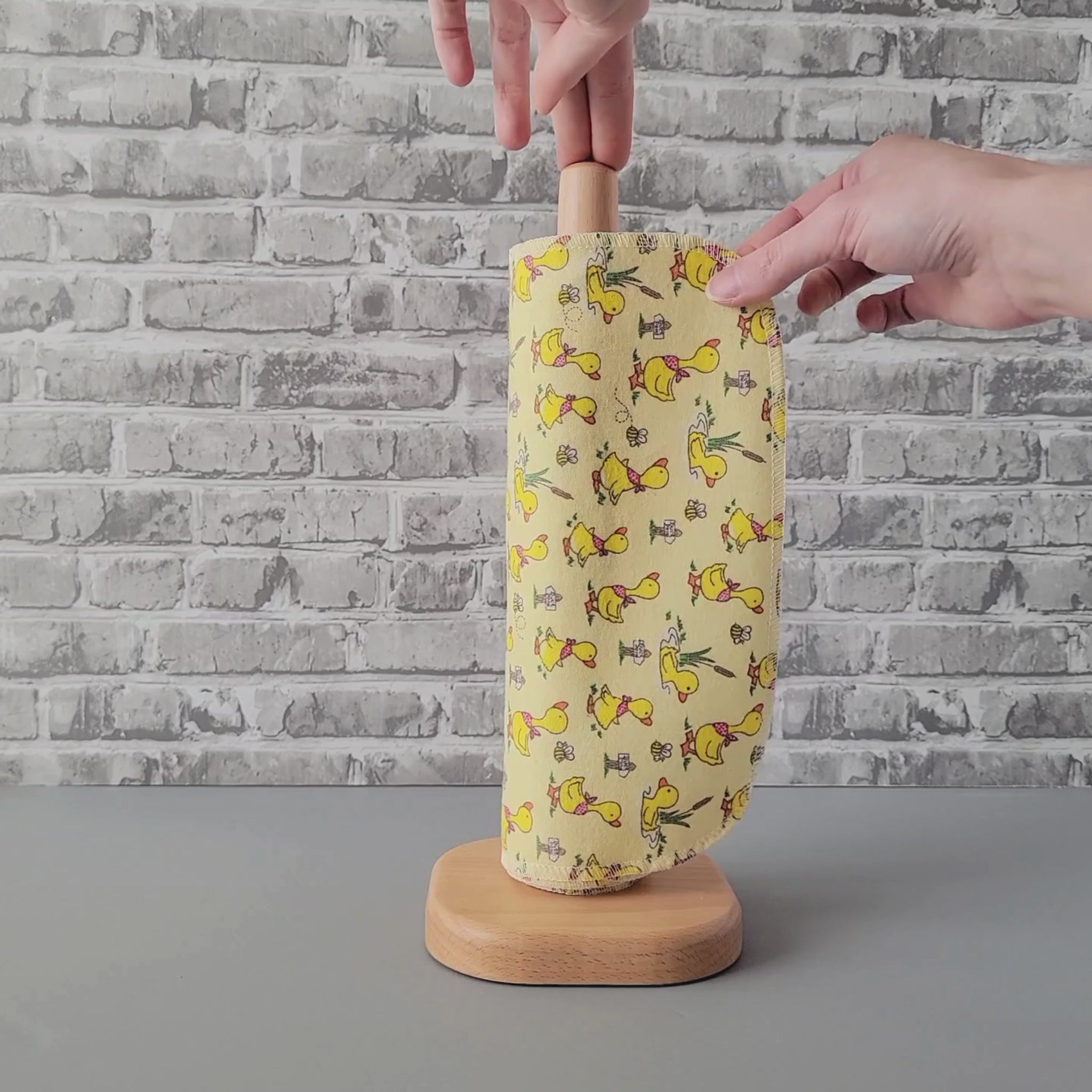 Unrolling a Ducklings and Bees NonPaper Towel